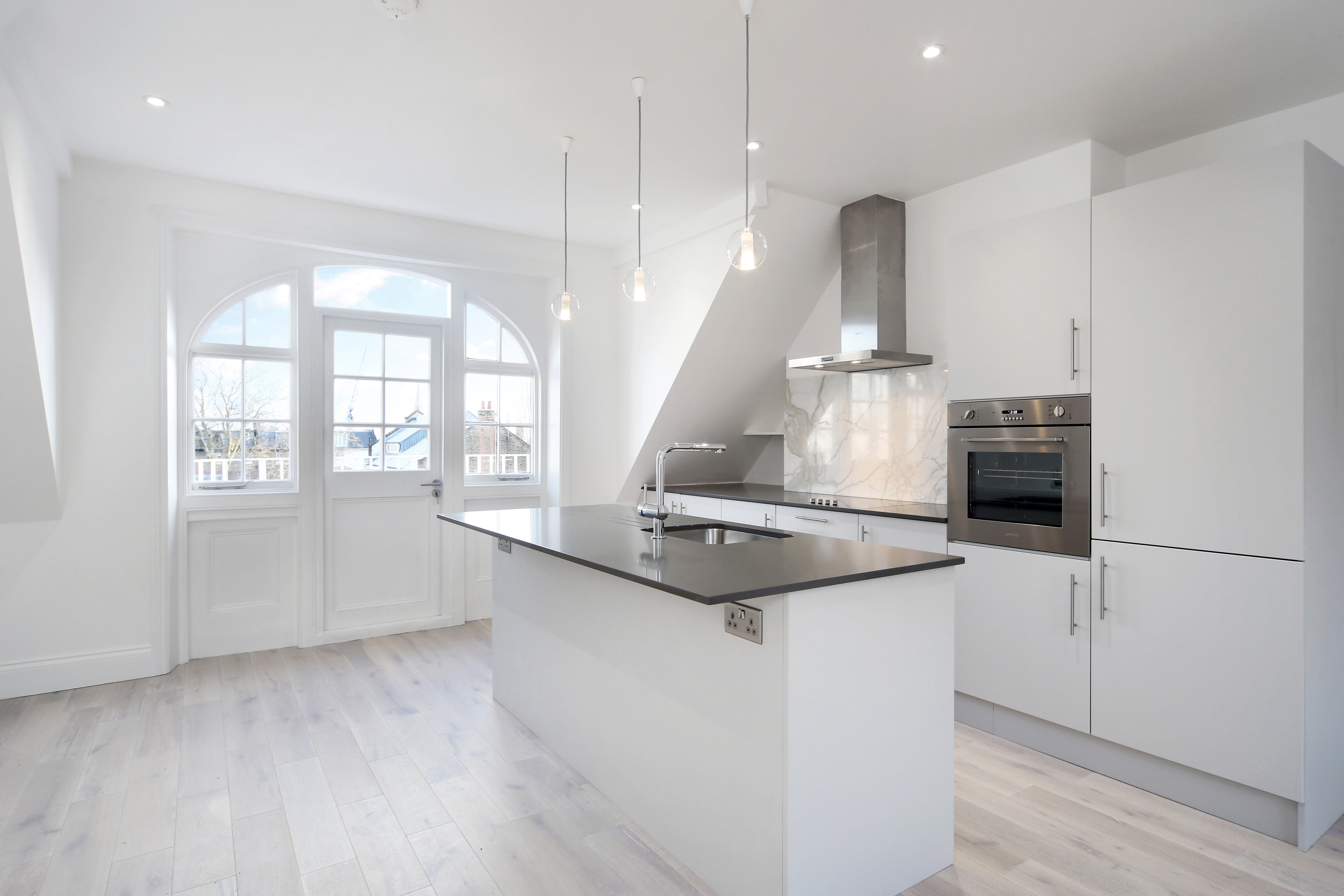 Flat Chalcot Gardens in Greater London