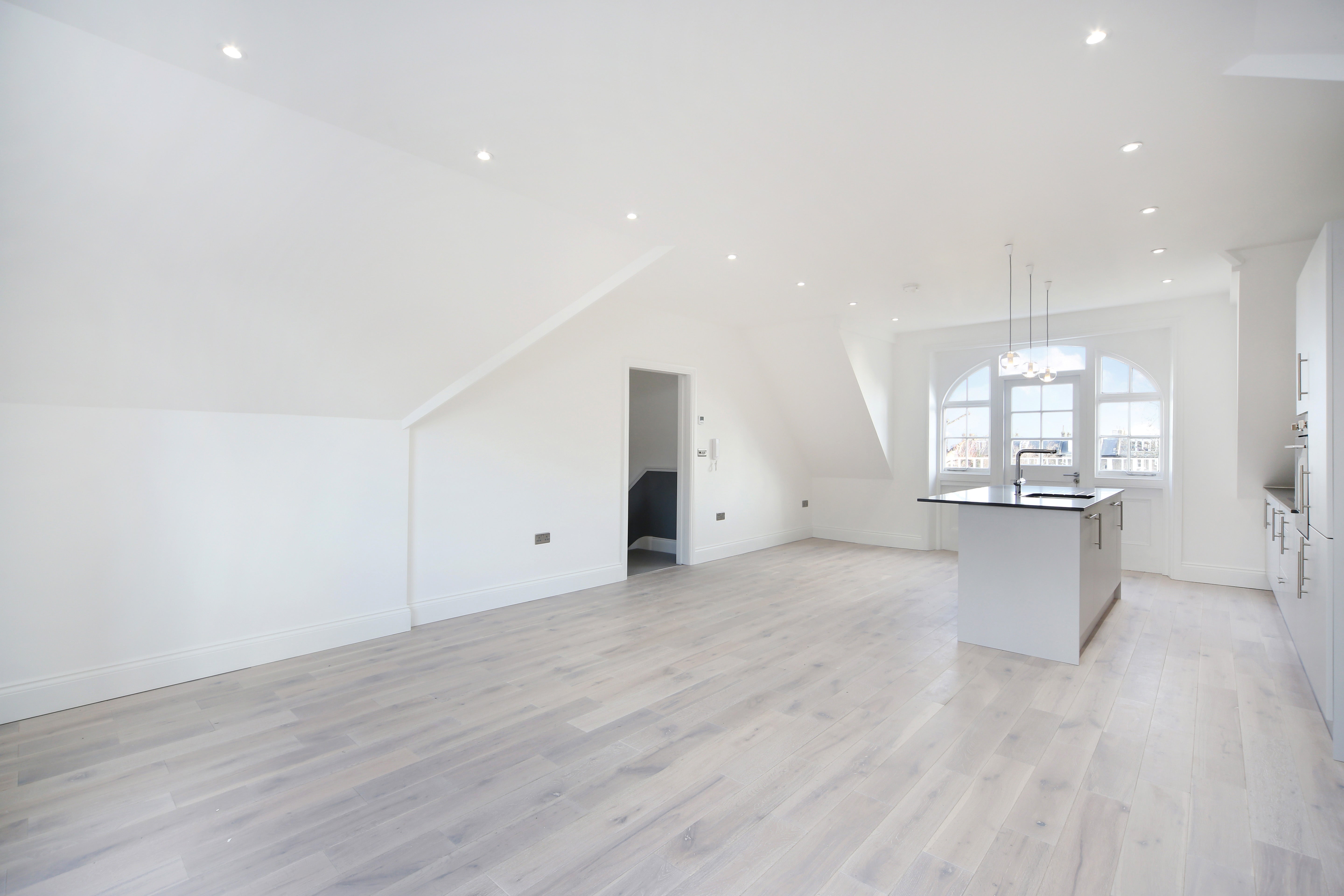Flat Chalcot Gardens in Greater London