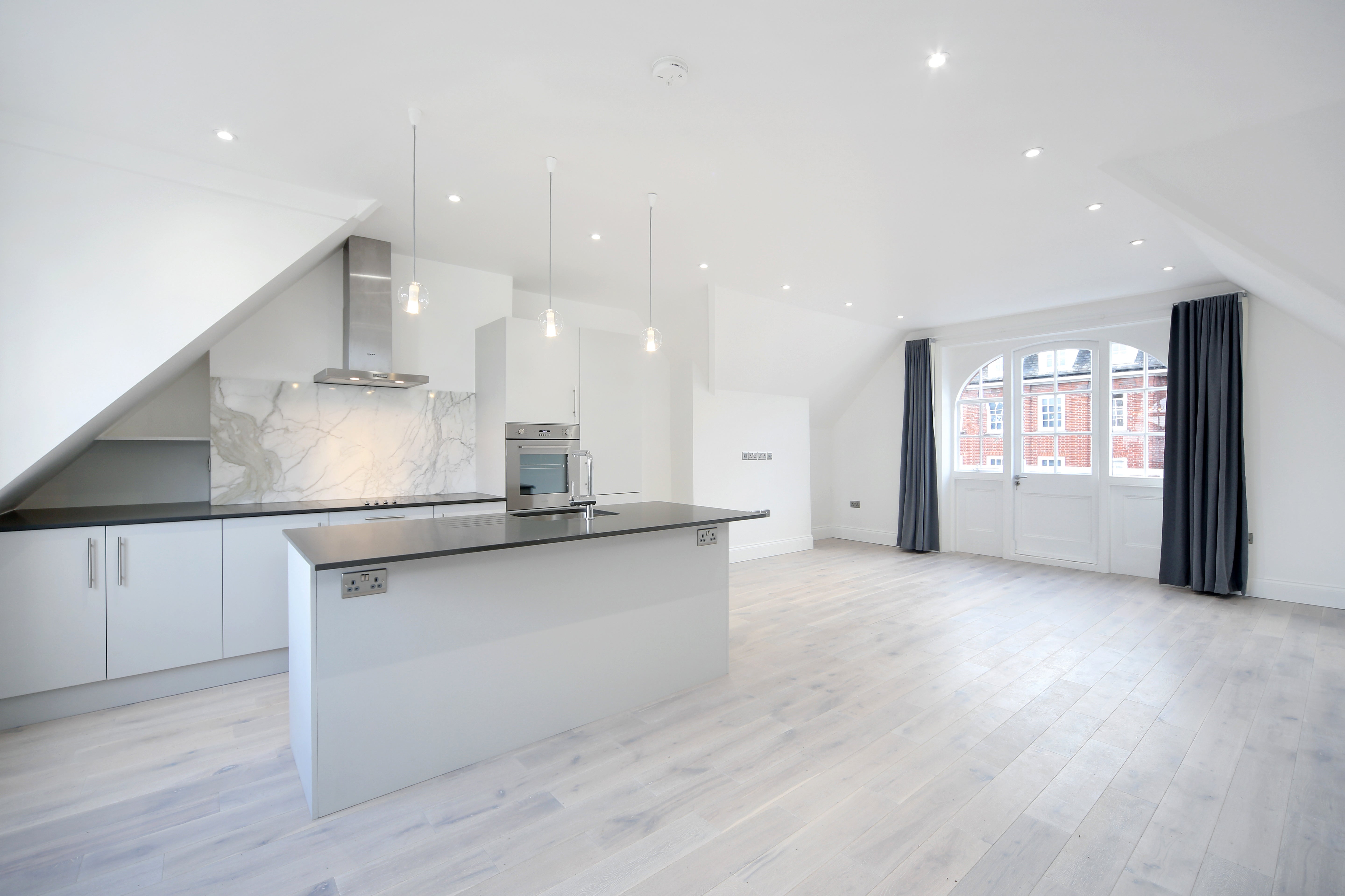 Flat Chalcot Gardens in Greater London