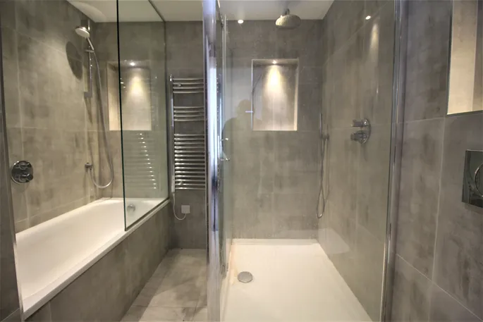 Flat Wendover Road in Greater London
