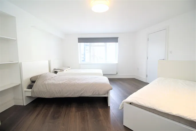 Flat Wendover Road in Greater London