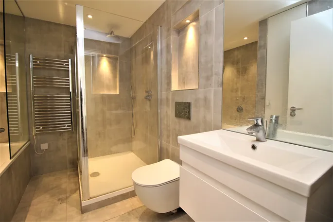 Flat Wendover Road in Greater London