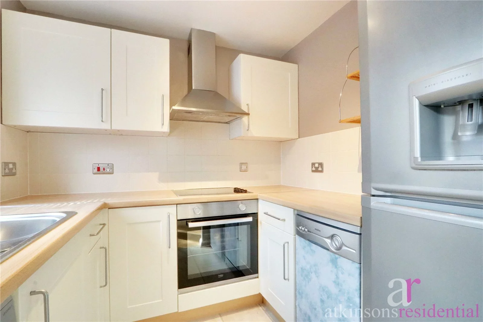 Flat Woodridge Close in Greater London