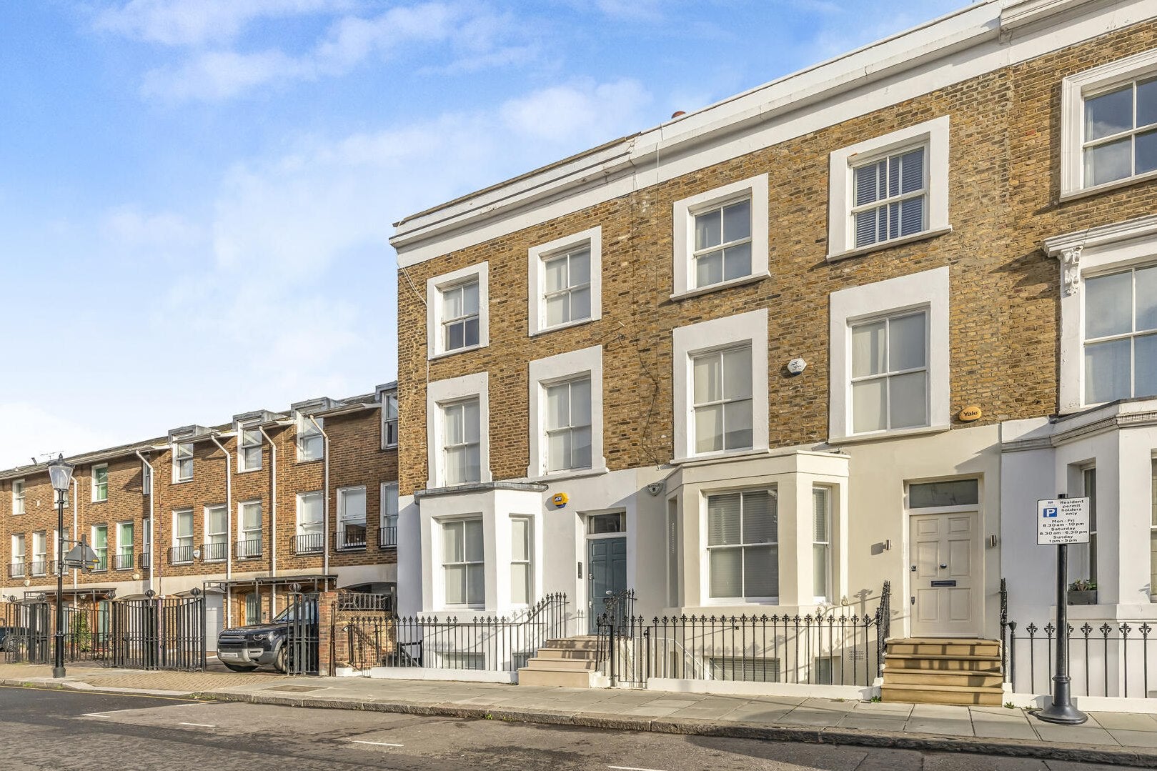 Flat Flood Street in Greater London
