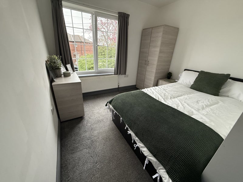 Room Neville Street in Wakefield