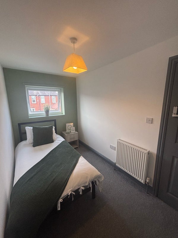 Room Neville Street in Wakefield