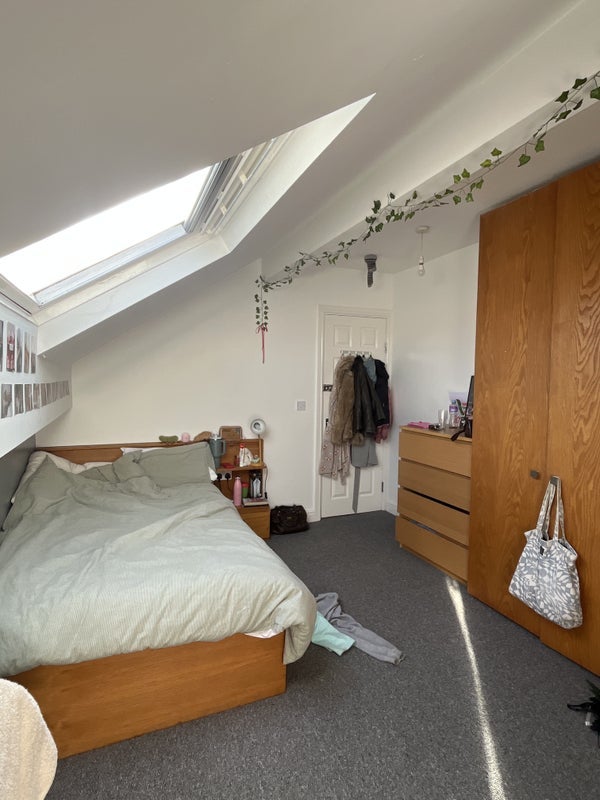 Room Headingley Avenue in Leeds