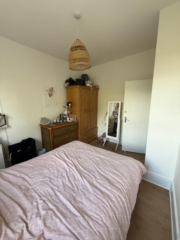 Room Ballards Lane in Greater London