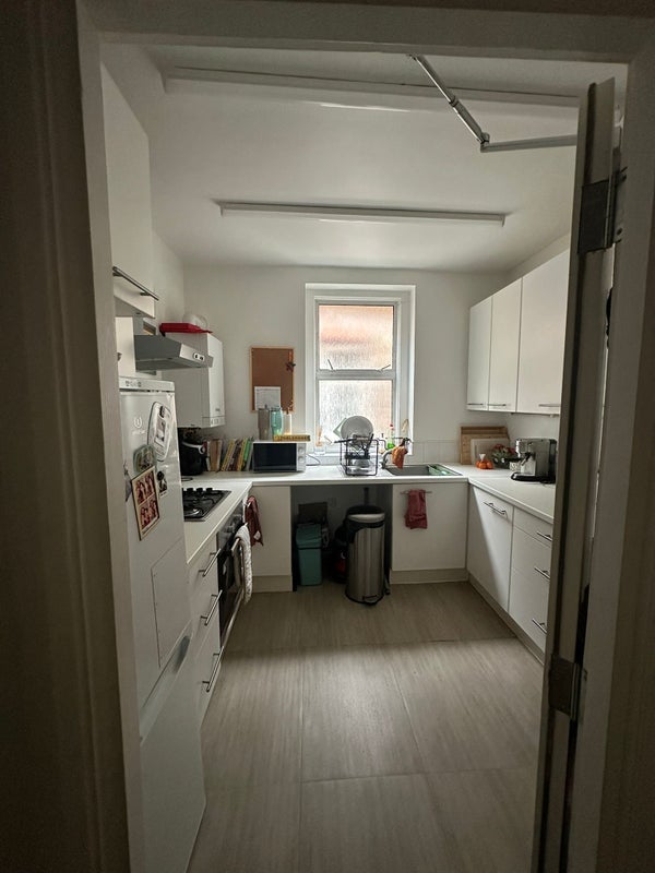 Room Ballards Lane in Greater London