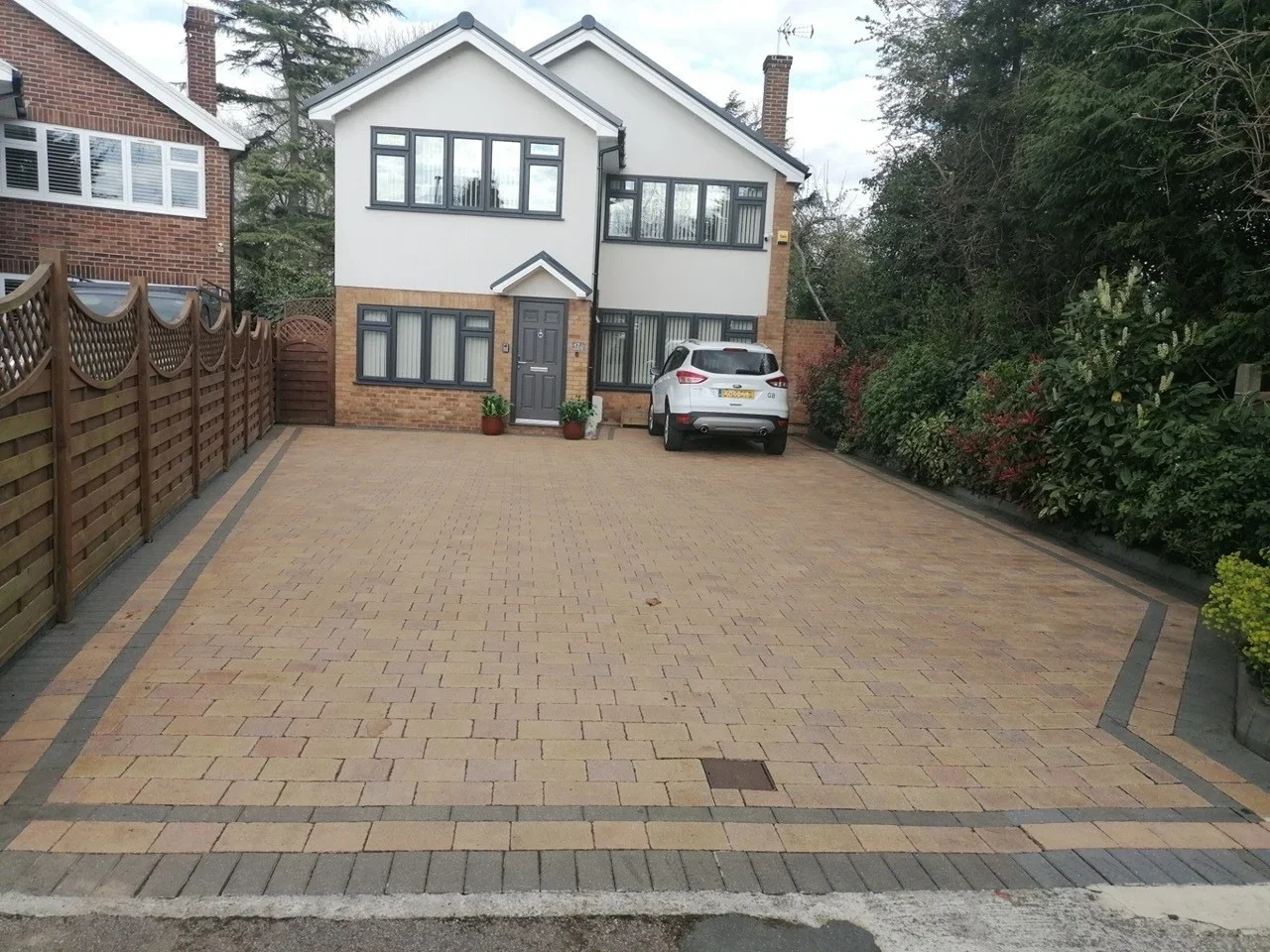House Thatcham Gardens in Greater London