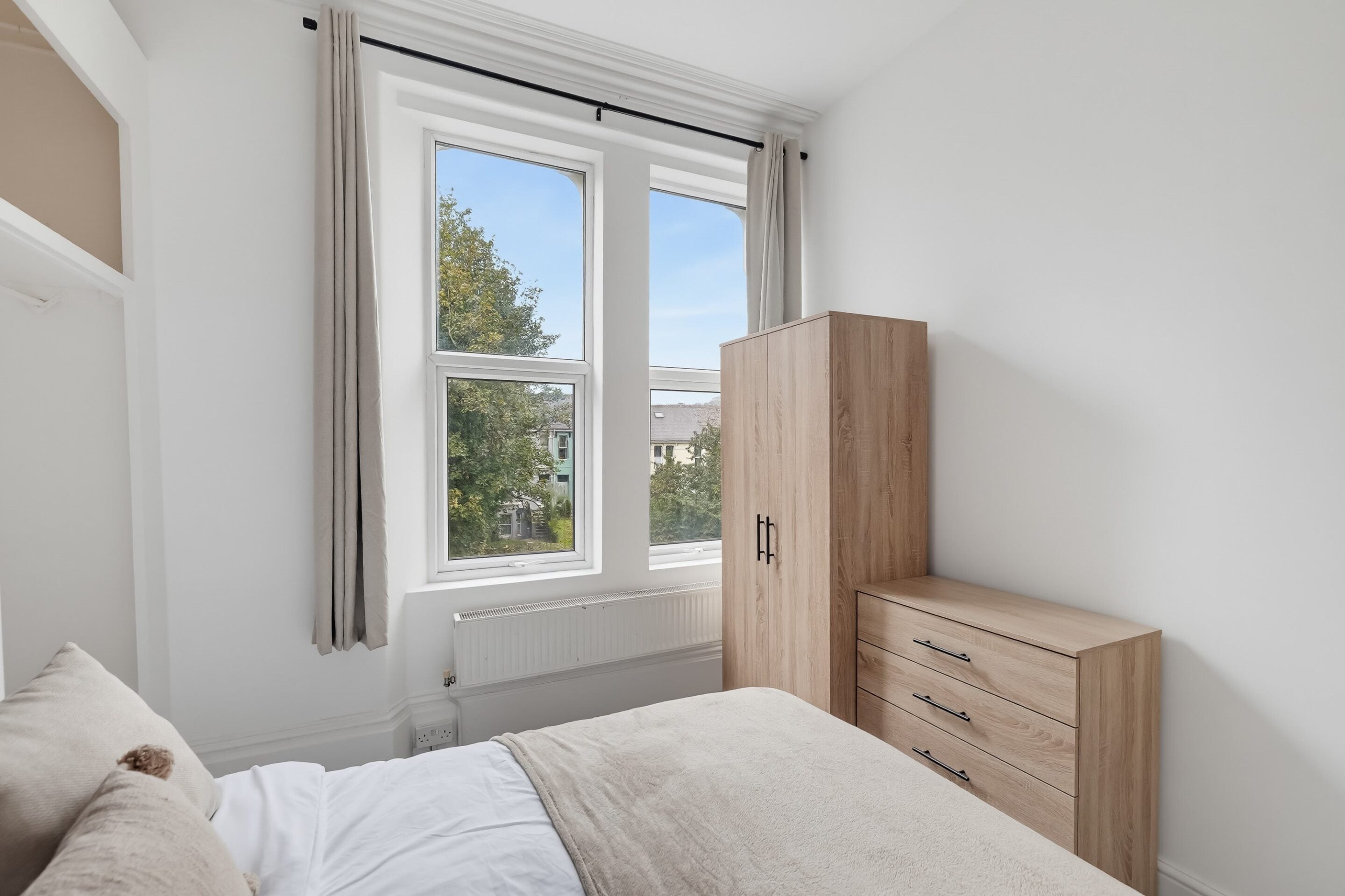Room Alexandra Road in Plymouth
