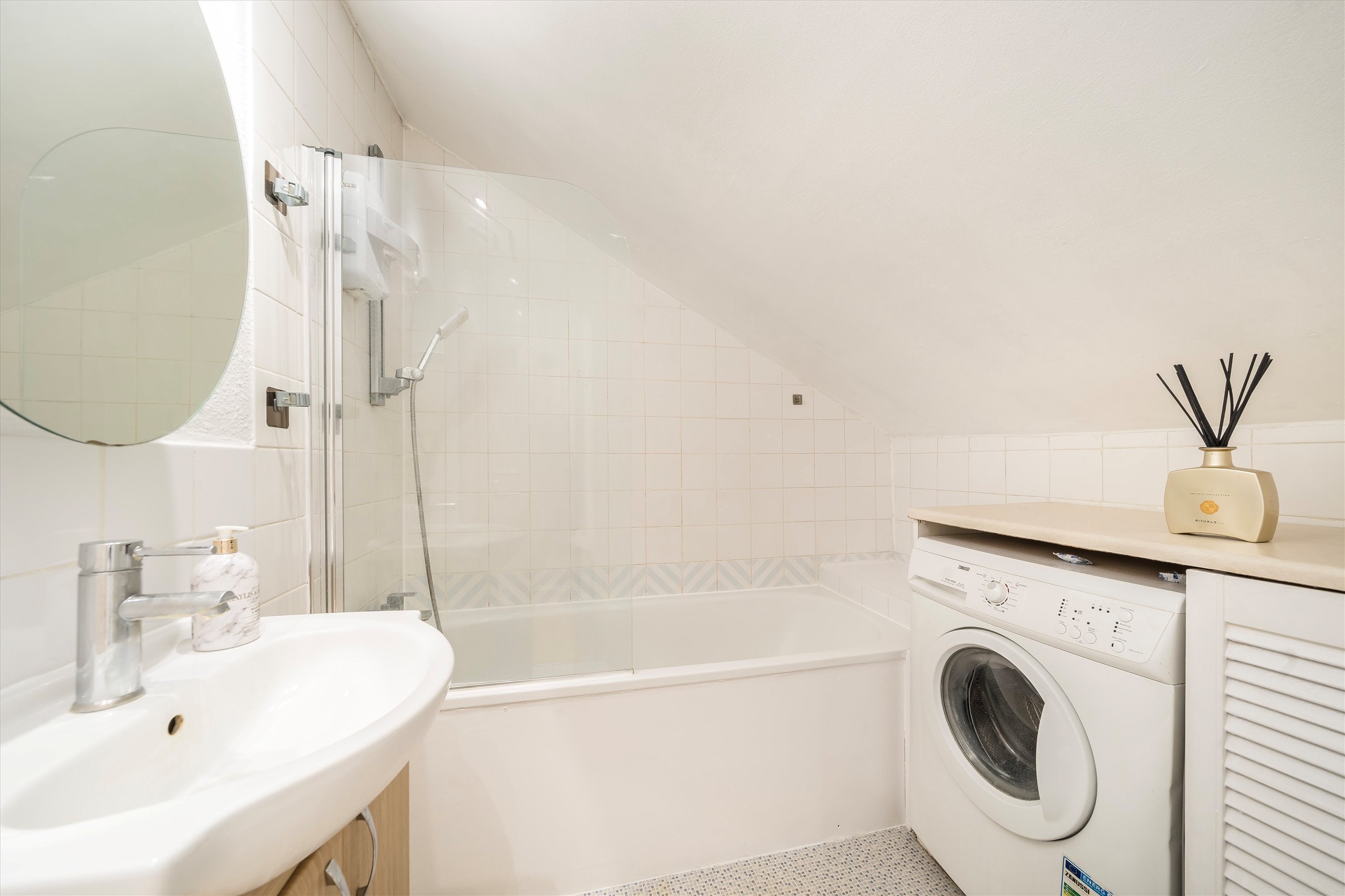 Flat Elsham Road in Greater London
