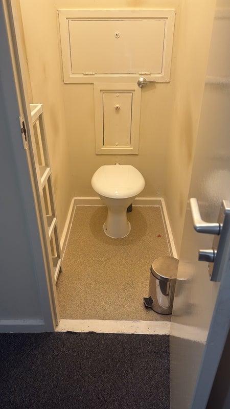 Room Abbott Road in Greater London