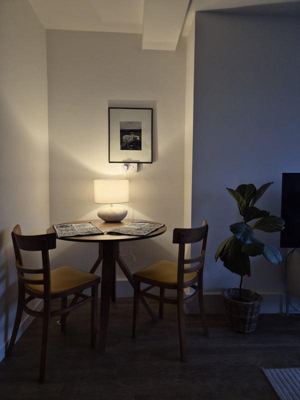Room Sewardstone Road in Greater London