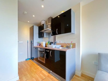 Flat South Accommodation Road in Leeds