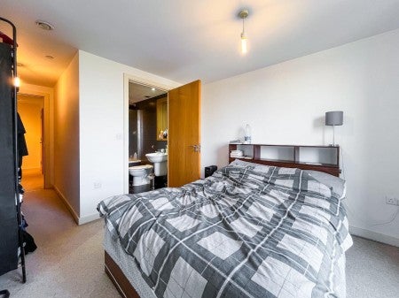 Flat South Accommodation Road in Leeds