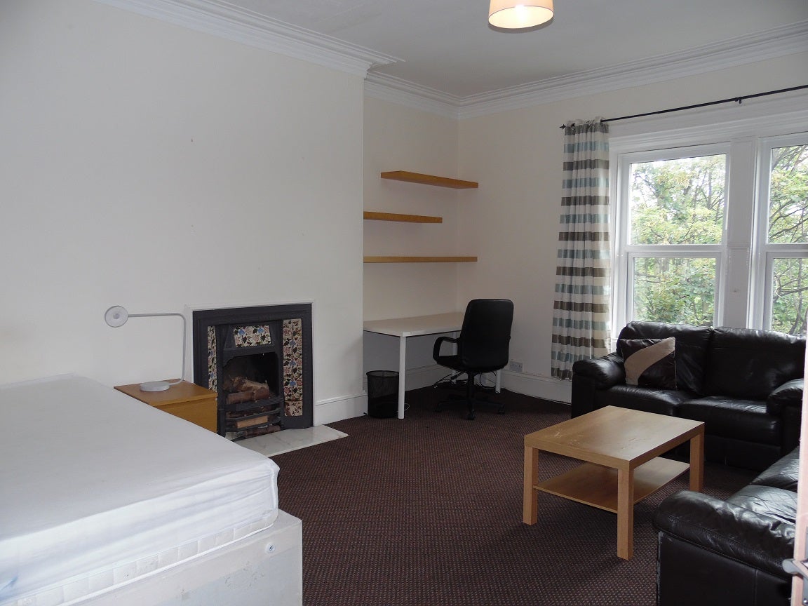 Flat Eslington Terrace in Newcastle upon Tyne