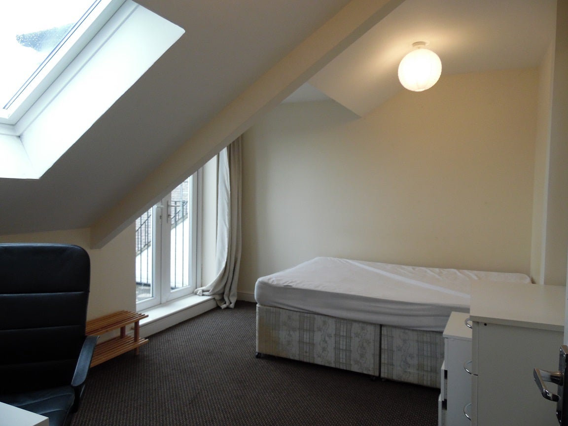 Flat Eslington Terrace in Newcastle upon Tyne
