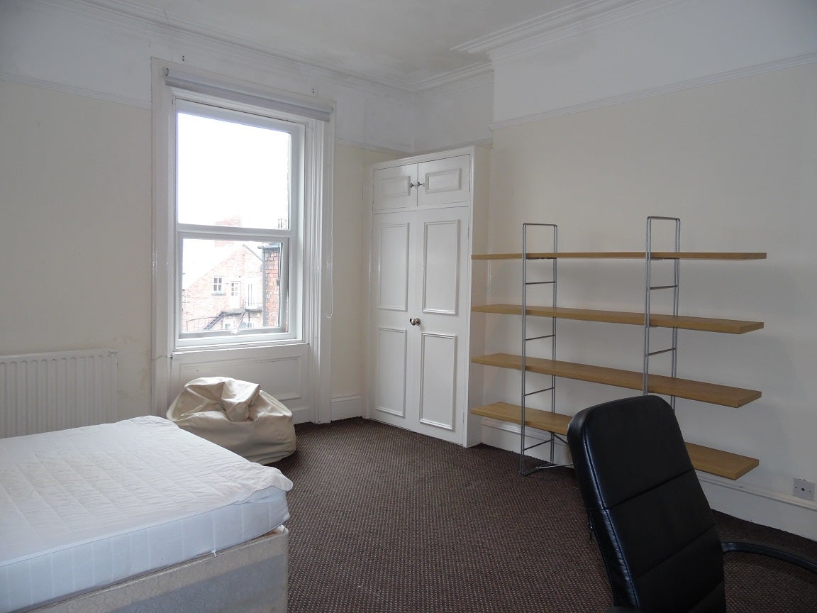 Flat Eslington Terrace in Newcastle upon Tyne