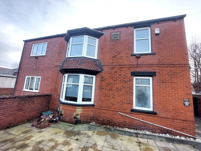 Room Dodworth Road in Barnsley
