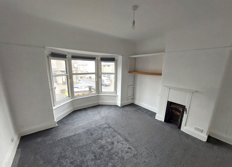 Room Dodworth Road in Barnsley