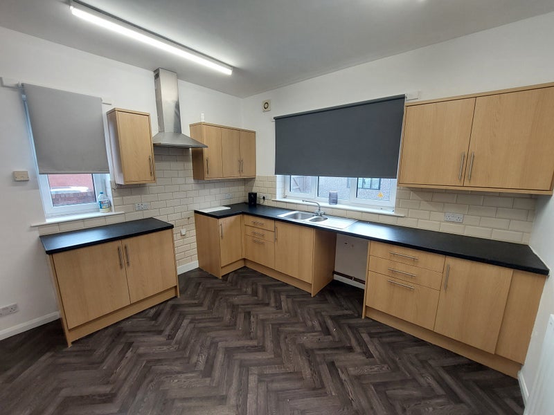 Room Dodworth Road in Barnsley