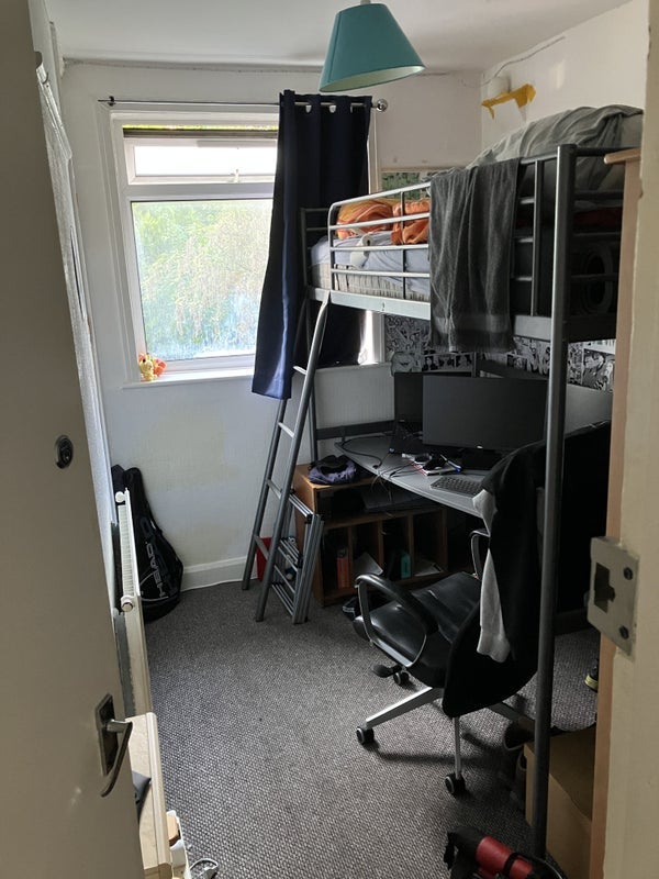 Room Ince Close in Manchester
