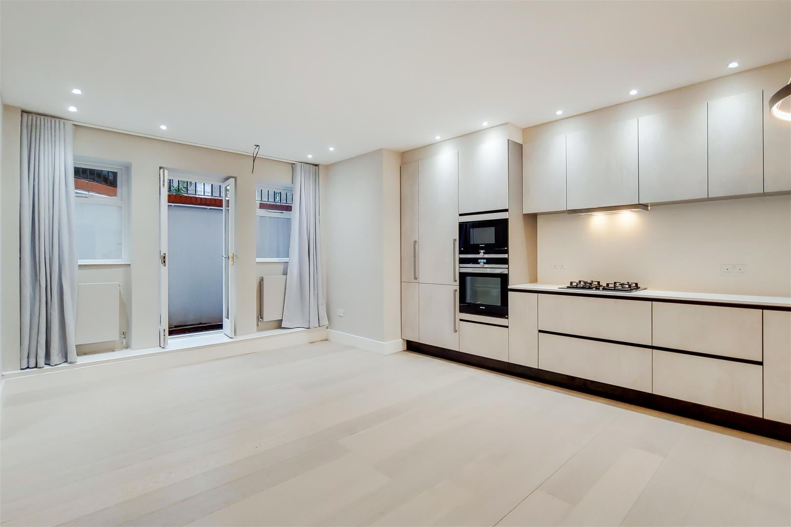 Flat Fitzjohn's Avenue in London