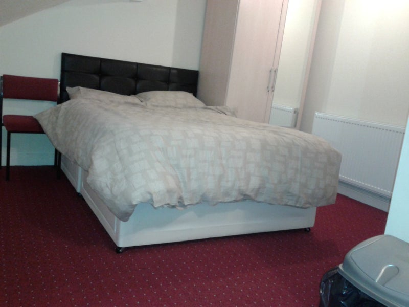 Room Falmouth Street in Chadderton