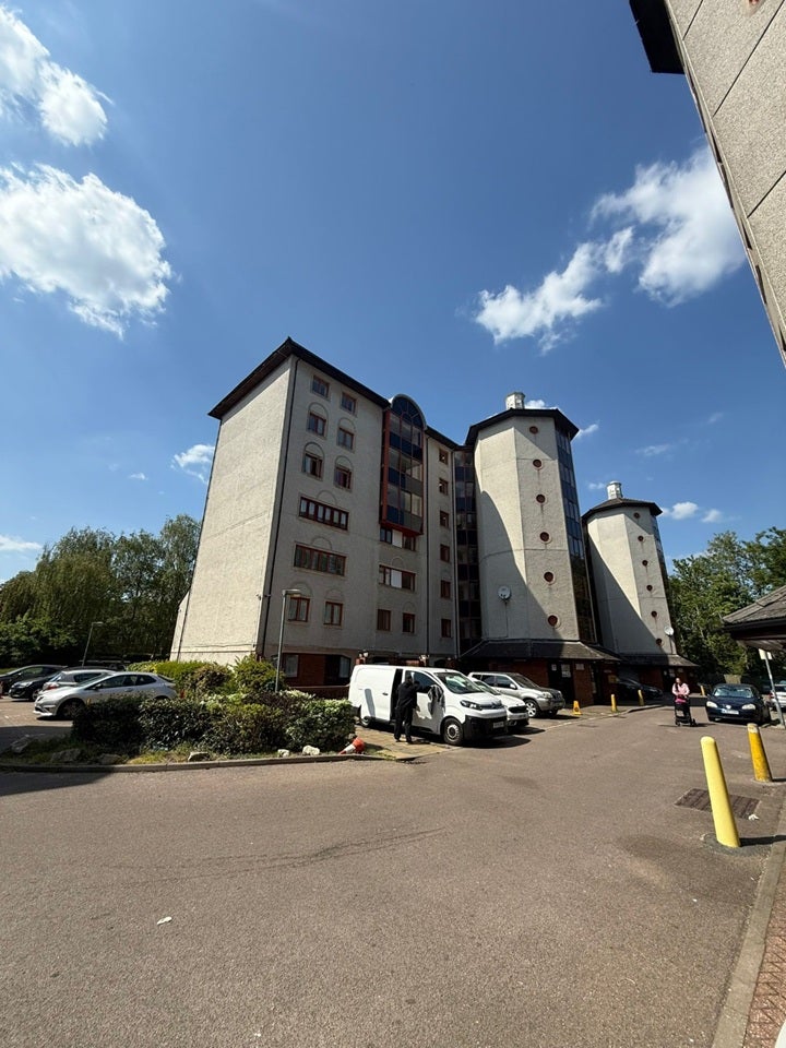 Flat Eleanor Way in Waltham Cross