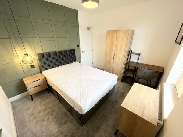 Room St Margarets Road in Peterborough