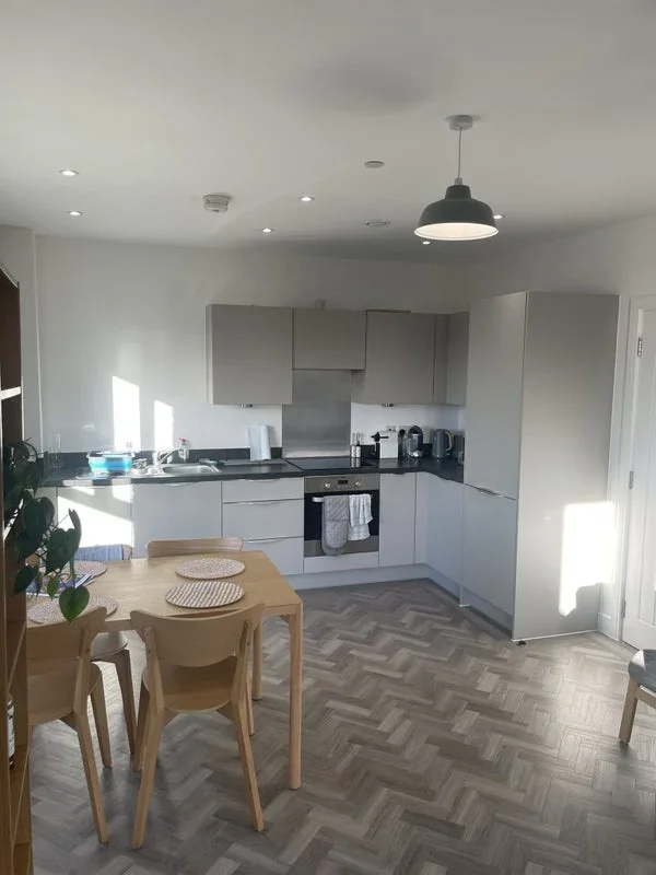 Flat Blyth Road in Greater London