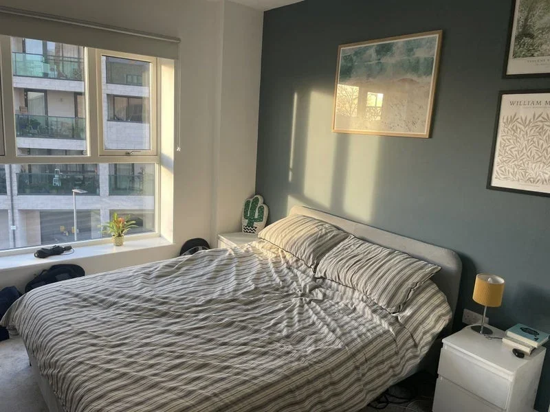 Flat Blyth Road in Greater London