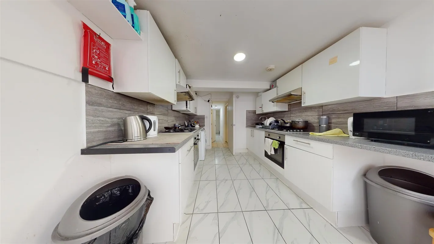 Room High Road in Greater London