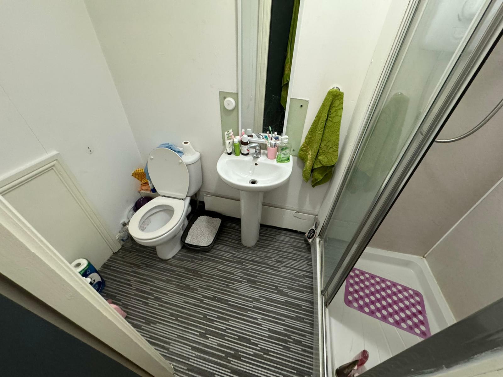 Flat Woodsley Road in Leeds