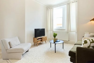 Flat Queensberry Place in Greater London