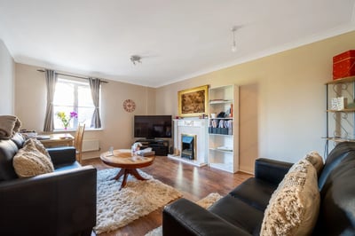 Flat Victoria Way in Woking