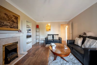 Flat Victoria Way in Woking