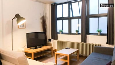 Flat Delancey Street in Greater London