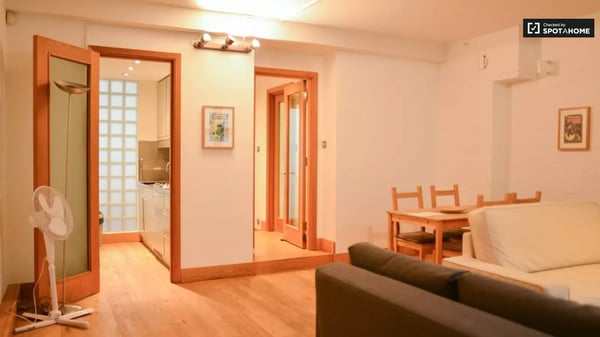 Flat Delancey Street in Greater London