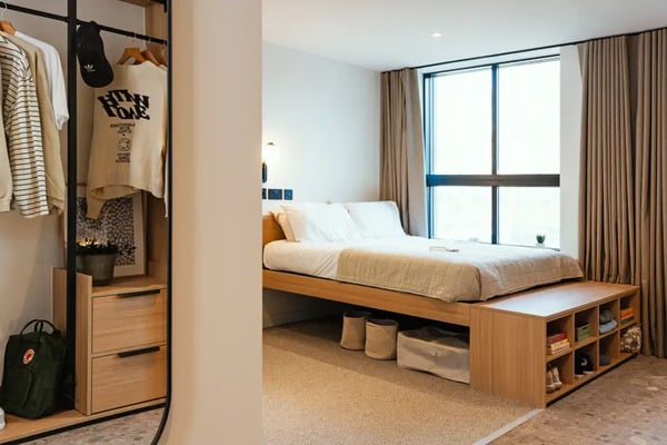 Room River Street in Manchester