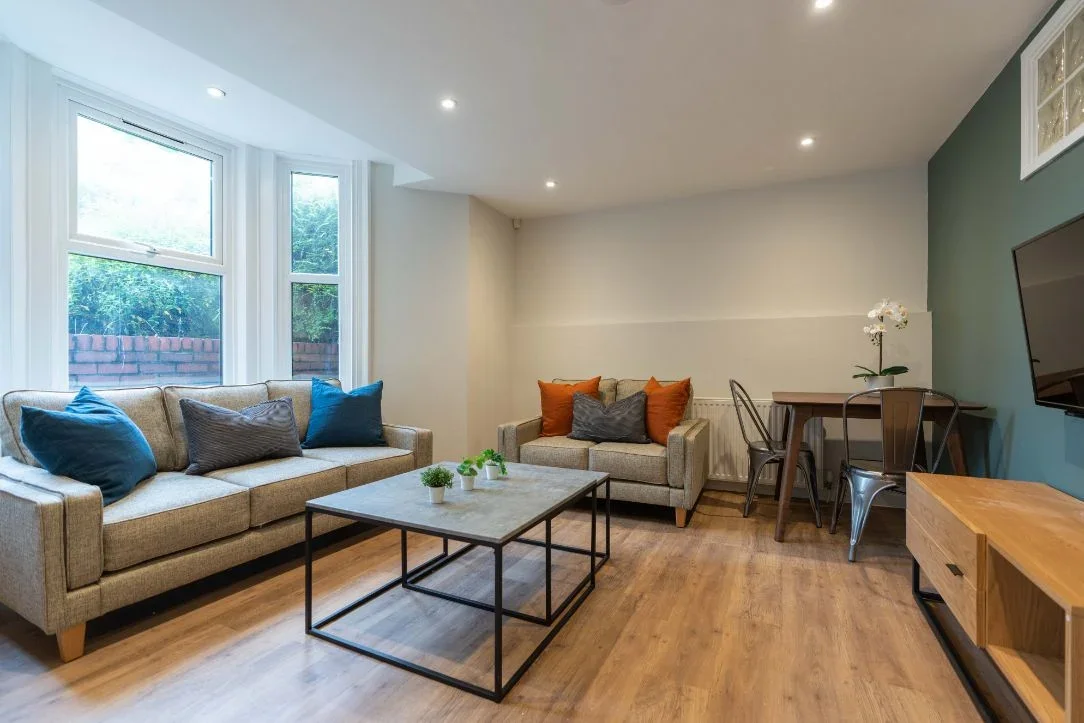 Flat Jesmond Road in Newcastle upon Tyne