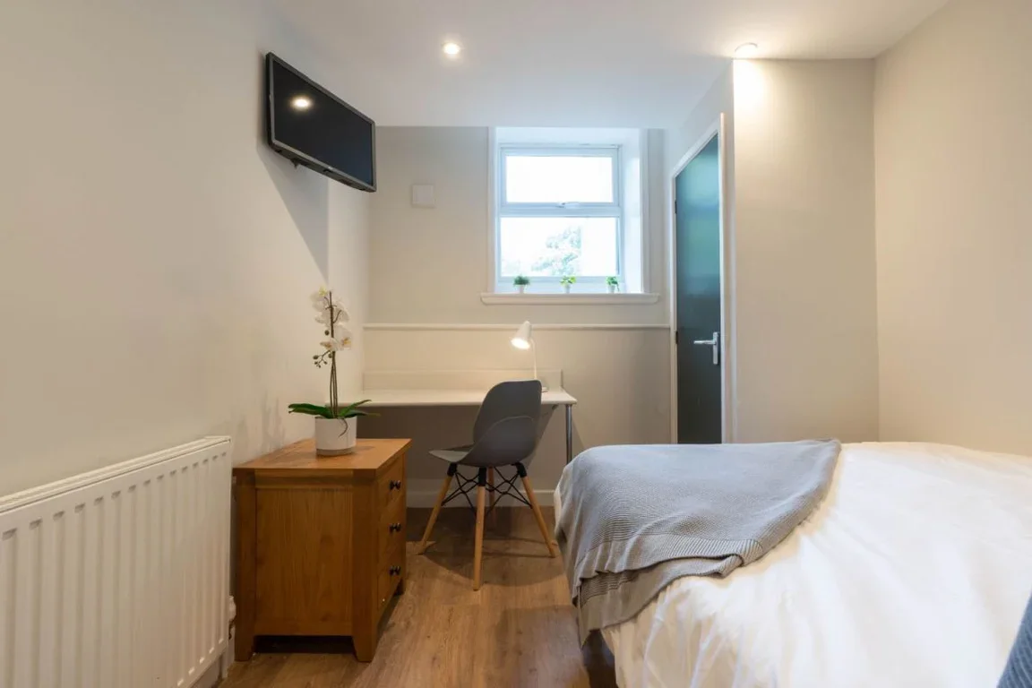 Flat Jesmond Road in Newcastle upon Tyne