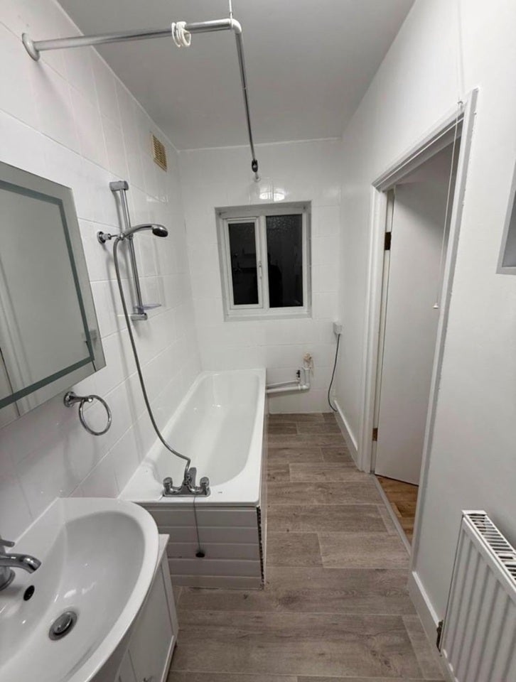 Room Adelaide Gardens in Greater London