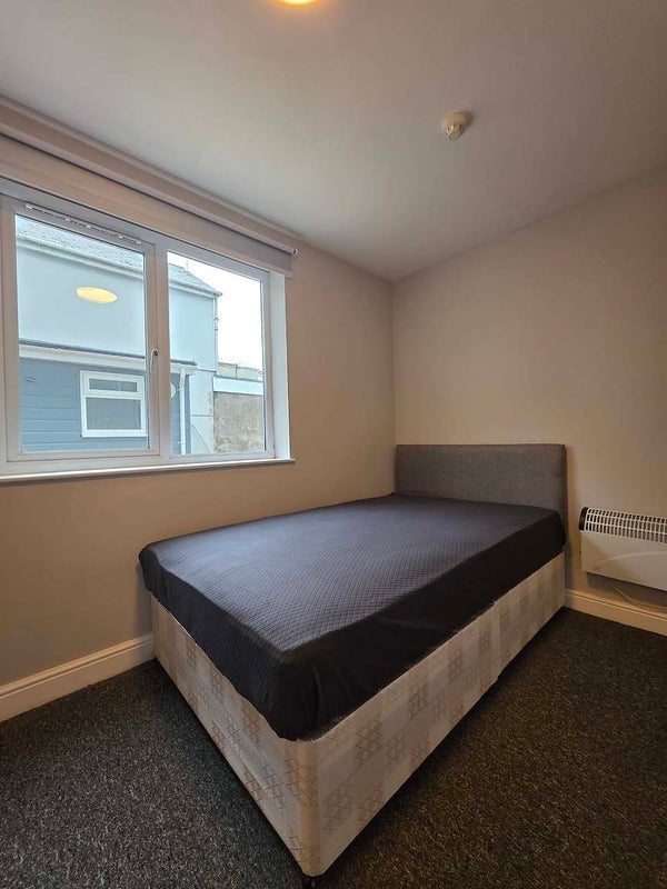 Flat Helen Place in Cardiff