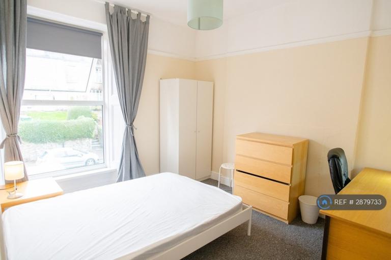 Room Hanover Street in Swansea