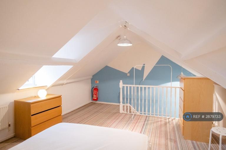 Room Hanover Street in Swansea