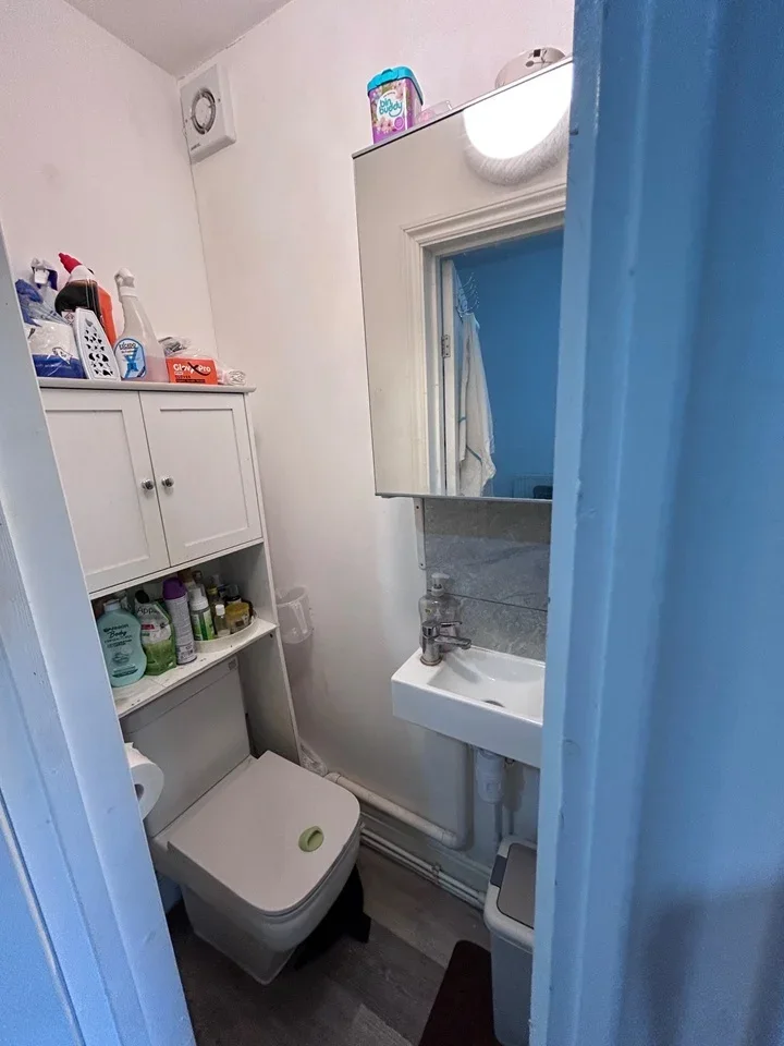 Room Vicarage Road in Watford