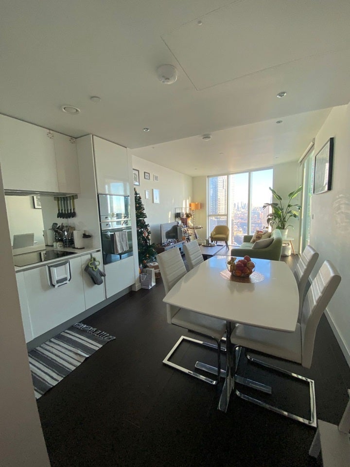 Flat Wyvil Road in Greater London