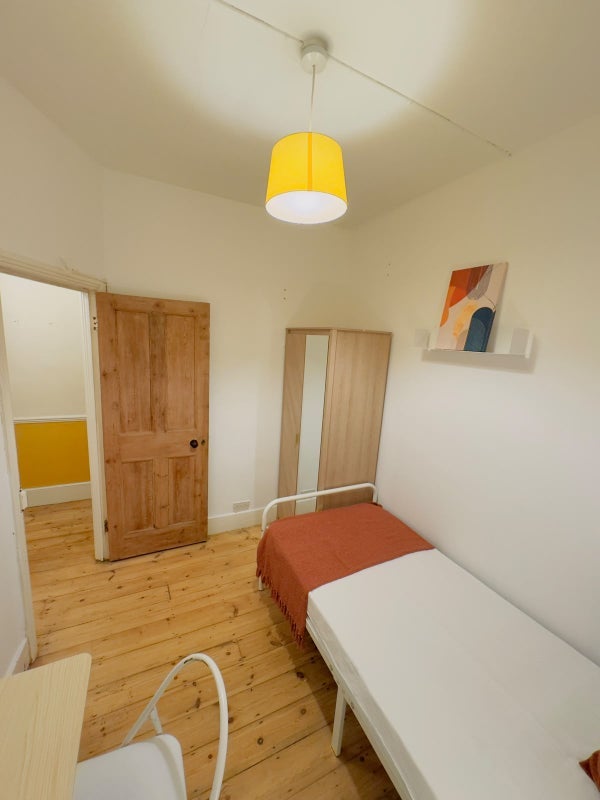 Room Welham Road in Greater London